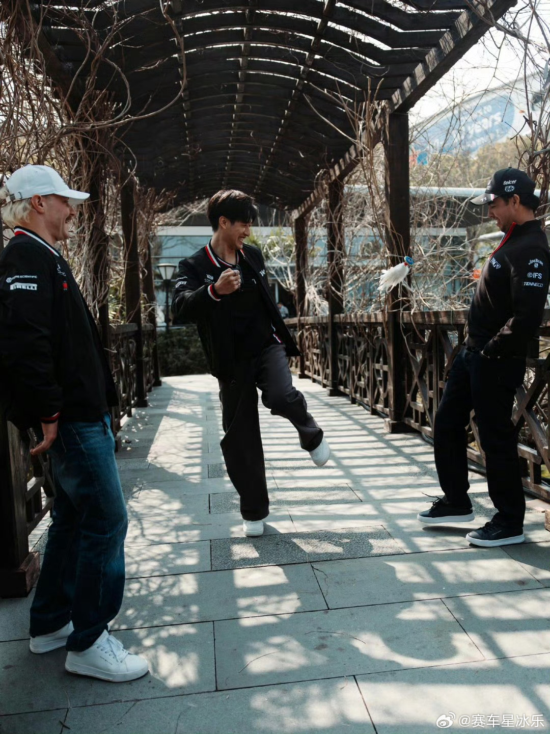 今年博塔斯，佩雷兹都来凯迪拉克了，不知道上海站的时候会不会去体验趟洗浴中心。f1