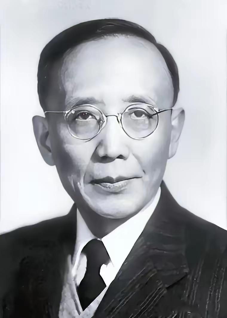 1936年10月19日，被鲁迅骂惨了的郭沫若，听到鲁迅去世的消息，他没有幸灾乐祸