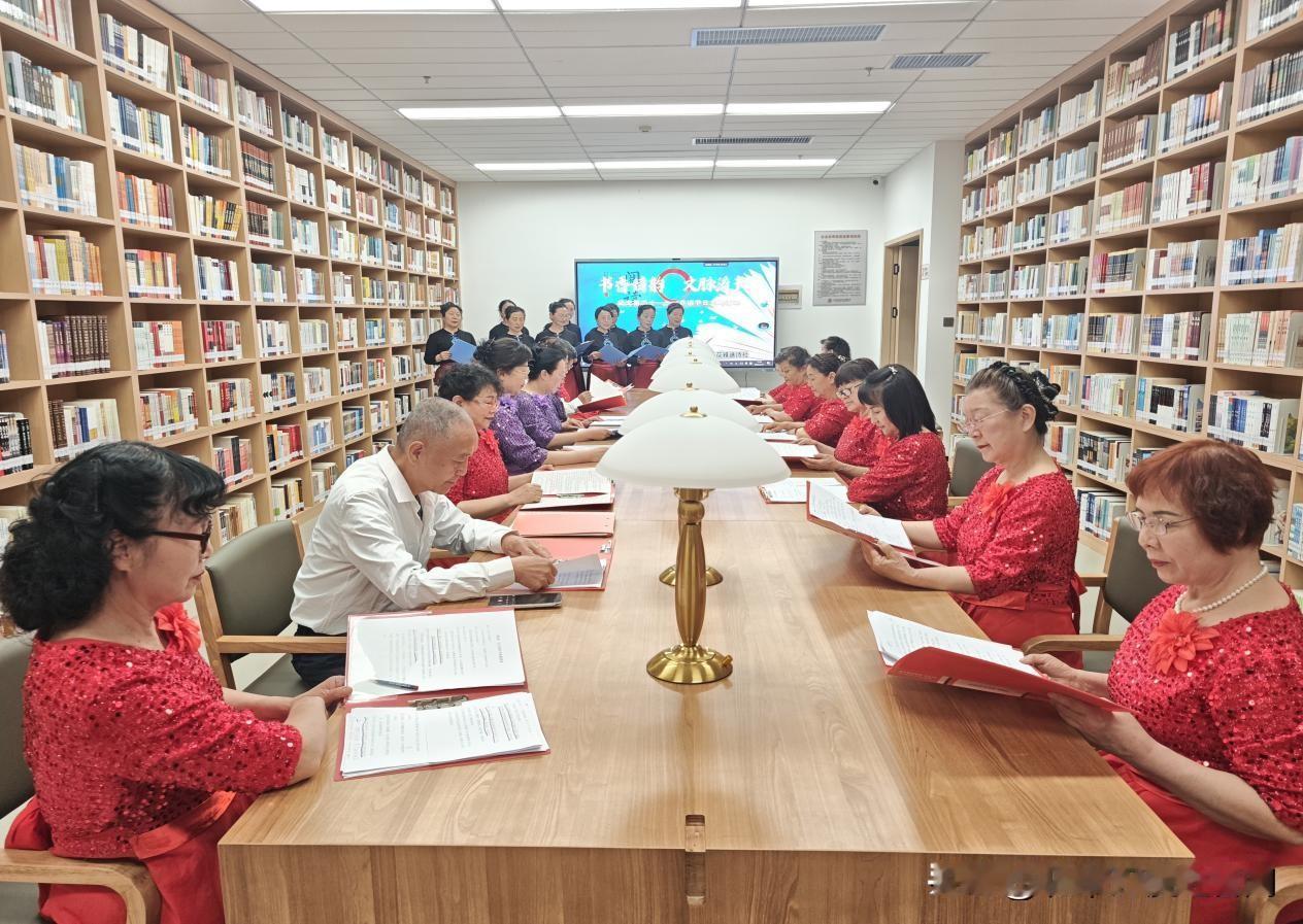 诵读传雅韵 书香沁人心
 
近日，万柏林区长风西街街道地矿社区新时代文明实践站，