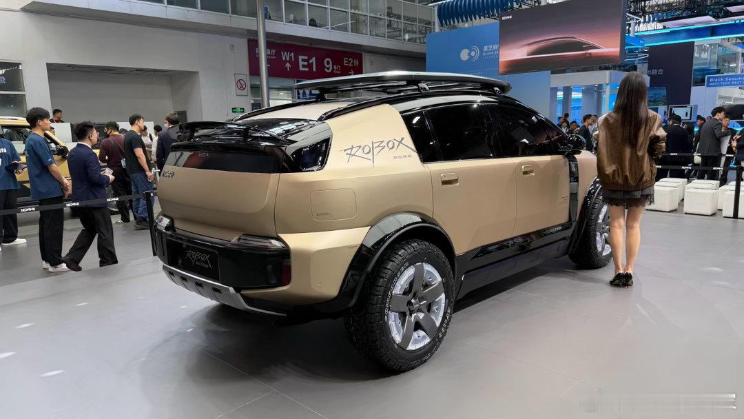 据奇瑞iCAR的朋友说，这辆iCAR ROBOX是未来智能出行的样本