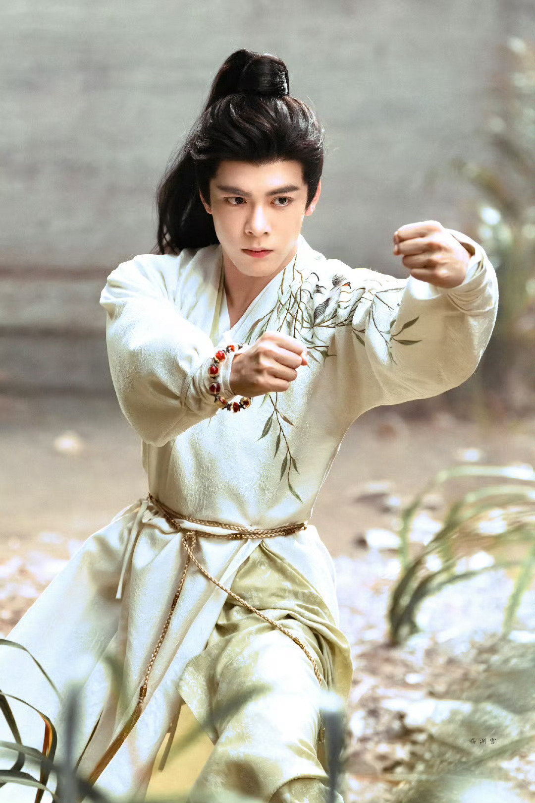 曾舜晞月鳞绮纪父亲担当 曾舜晞新剧父亲担当 笑晕！曾舜晞在《月鳞绮纪》剧组一人带