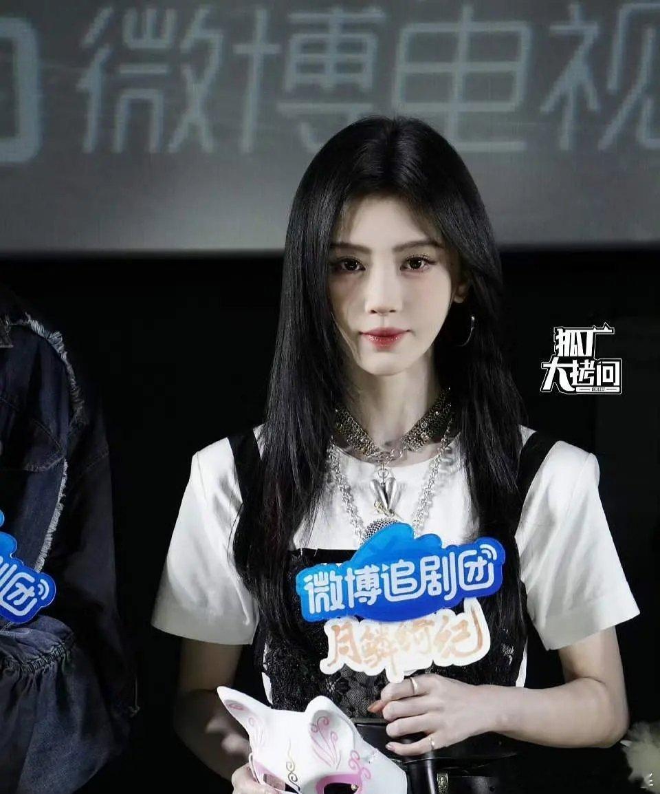 鞠婧祎生图来啦，姐姐好美，但一定注意身体，脸色惨白 