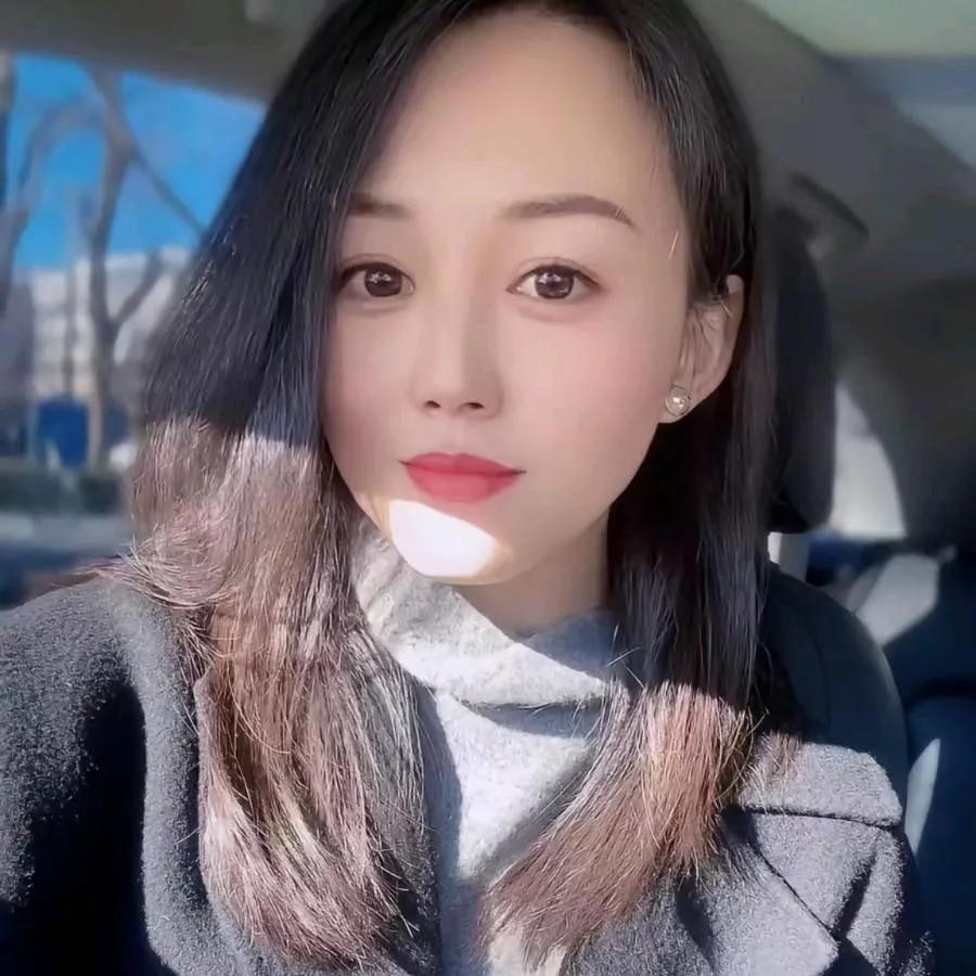 冬日暖阳，车内自拍，温柔如你明媚自拍 我在车里的自拍 车室内自拍 车感自拍 秋日