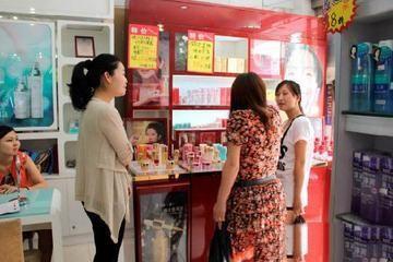 终端乡镇实体店张老板，最近总是为找员工的事情发愁。因为自己的时间，要放在子女教育