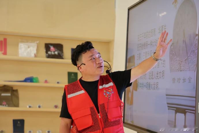 一堂科普课让浙江仙居少年读懂光阴的意义 老师们以通俗易懂的语言，结合趣味实验、实