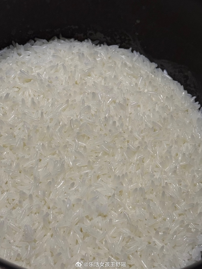 蒸饭怎么不算是一种技术活谁懂这种粒粒分明的米的含金量🍚平平无奇的蒸饭小天才罢了