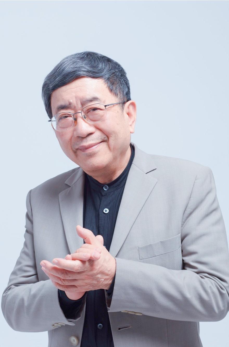 人到中年，如余秋雨所言的深邃智慧愈发显得清晰：

“人间百态，勾心斗角，尔虞我诈