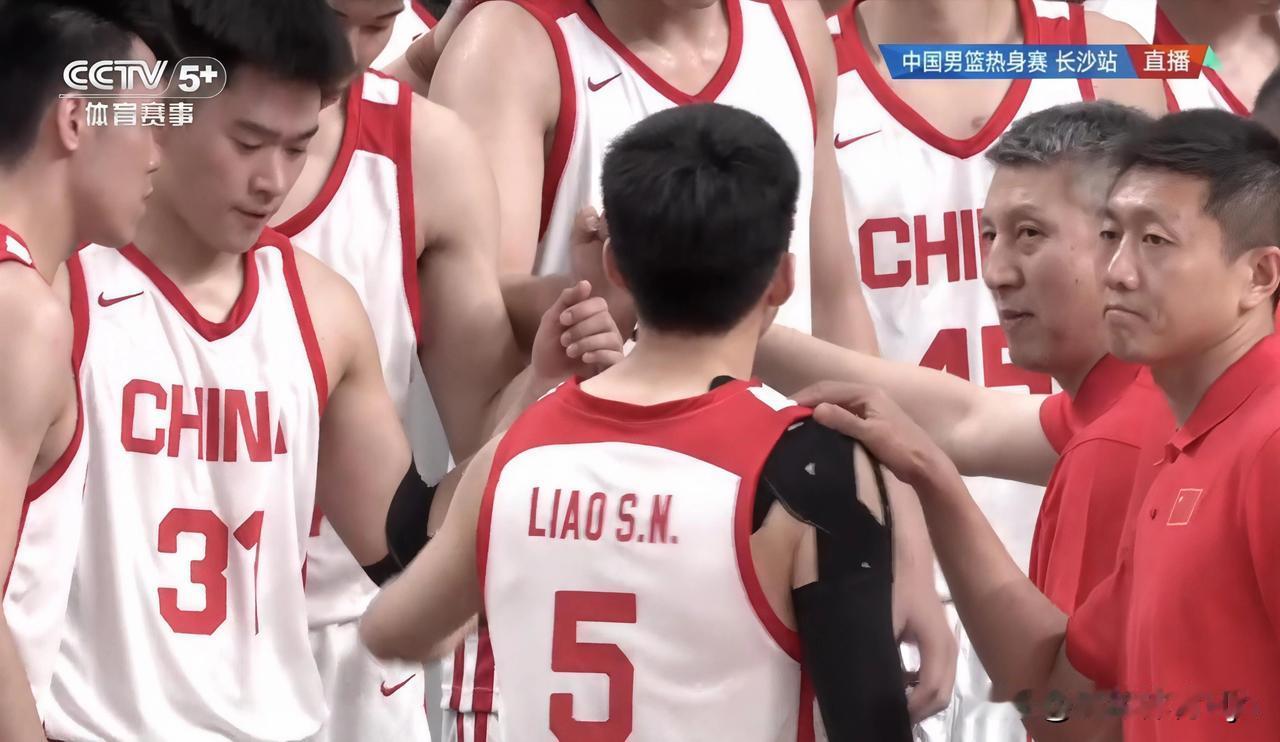 一场中国男篮热身赛，炸出四大潜力新星！

最强暑假工王俊杰继续强势发挥，本场轰下