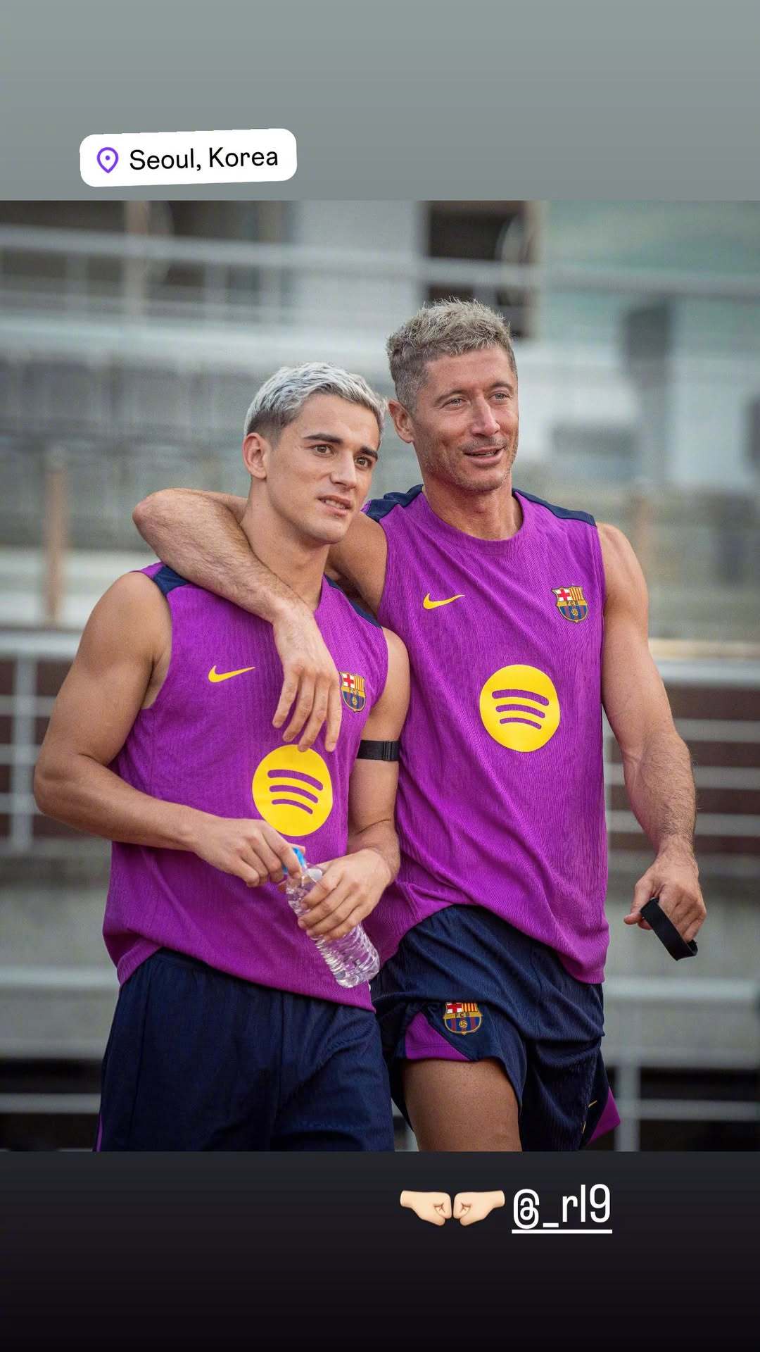 🥰两个白毛肩并肩时会有一些可爱的身高差巴萨[超话]  🔴🔵ForçaBar