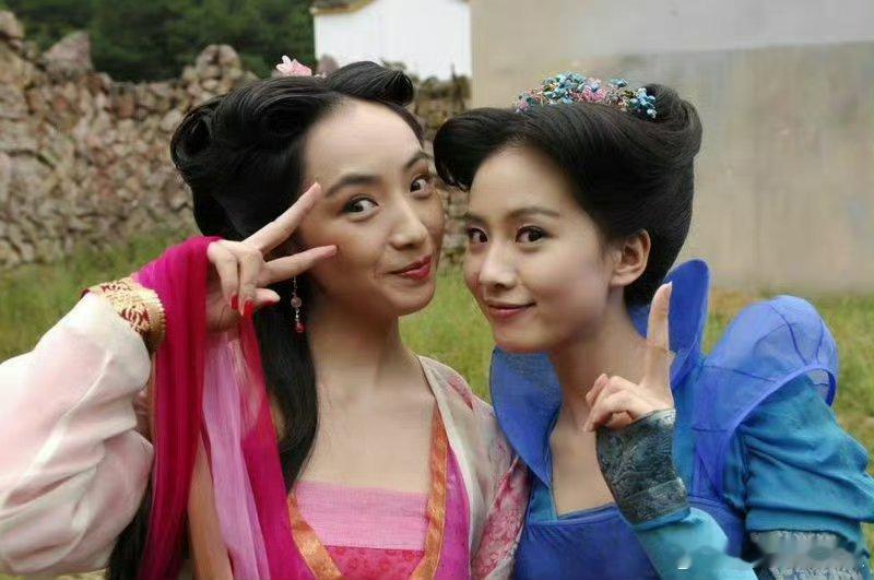 龙葵从以前到现在都很能打👊来看一组无滤镜下的刘诗诗龙葵花絮 ，小糯米磁