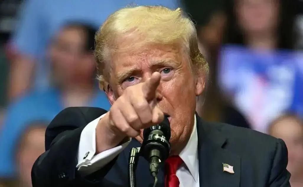 特朗普这下要气的跳脚：打仗就打仗，你轰炸我的个人资产是什么意思？

据外媒17日