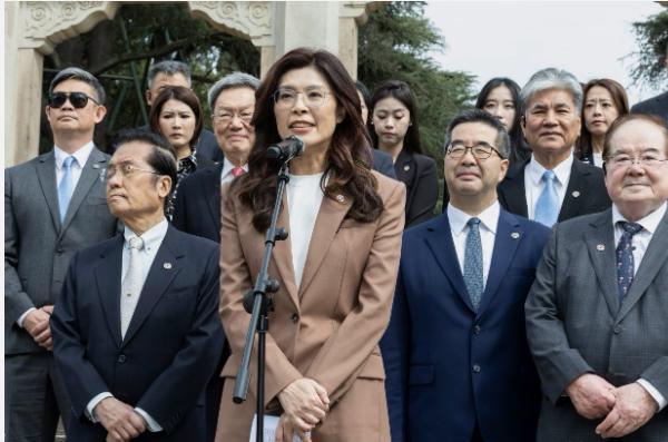 访问大陆第3天，郑丽文行程顺利已有4个收获，岛内风向和氛围全都变了！

才三天时