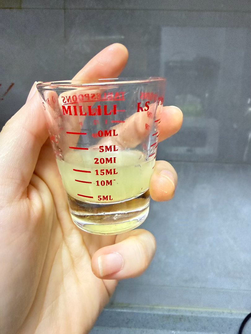 想喝莫吉托，外面的酒馆做的一股香精味，于是买了一盆薄荷，开始在家自己做鲜榨的柠檬