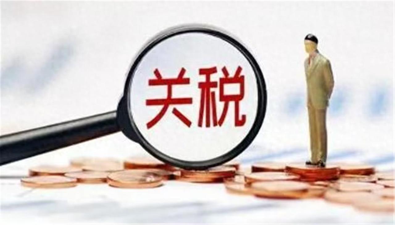 中美新一轮关税谈判刚结束，贝森特回国就上CNBC节目，聊了聊谈判细节。他说中方来