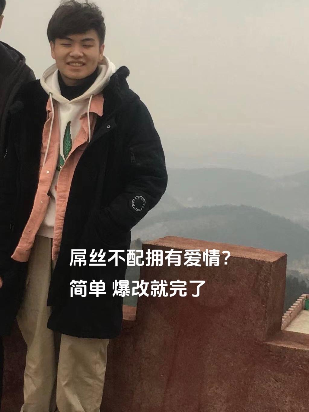 这简直易如反掌，拖拉机爆改法拉利。反差亿点点变化