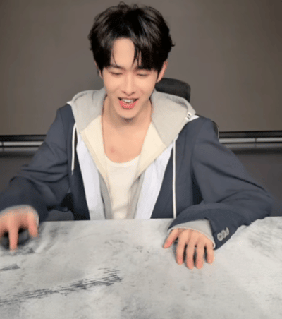 田嘉瑞跳舞的事少来田嘉瑞害羞 被田嘉瑞可爱到失语！看到跳舞剪辑害羞到低头，认真让