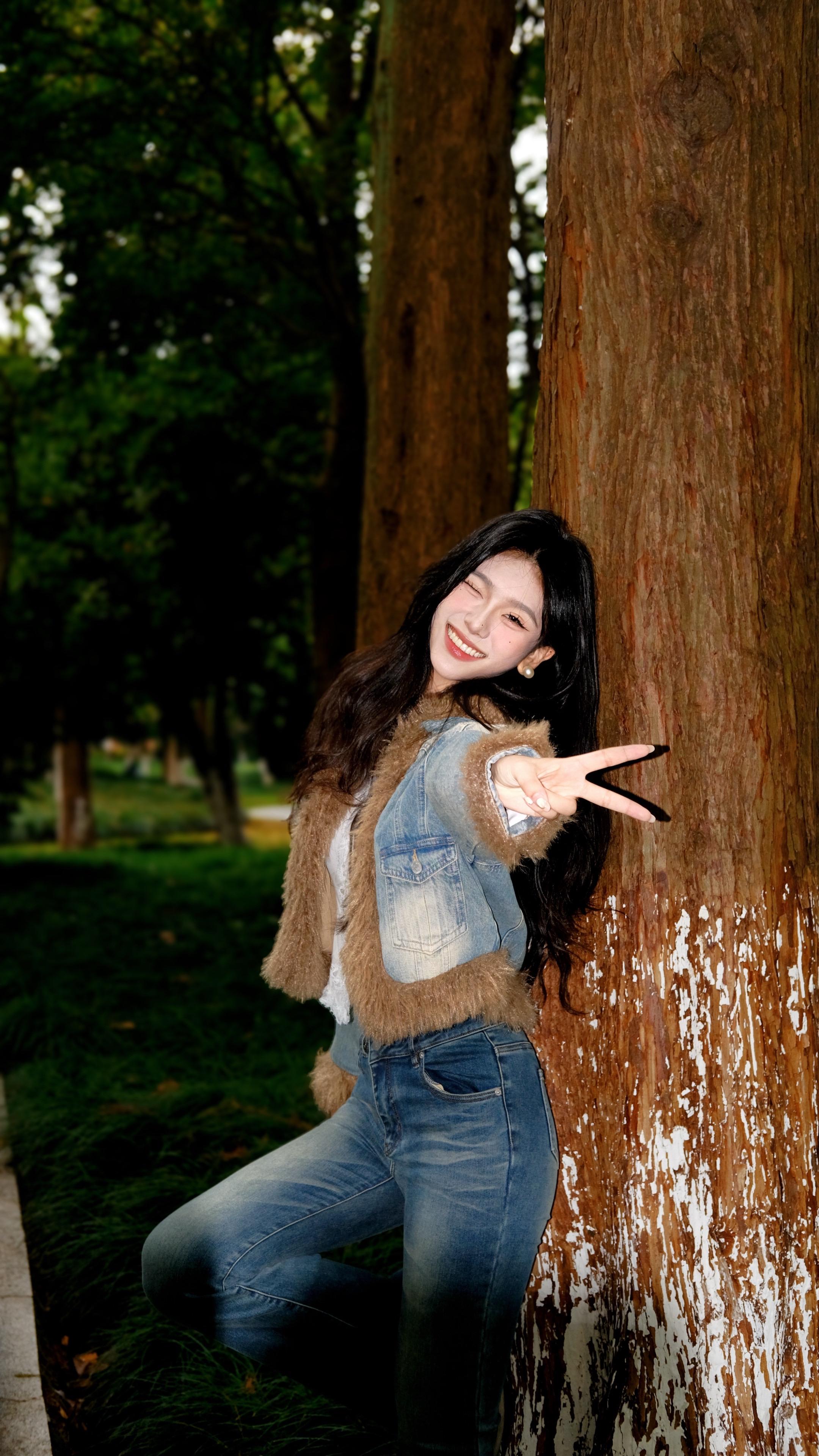 我打着左转弯的灯但我在往右转