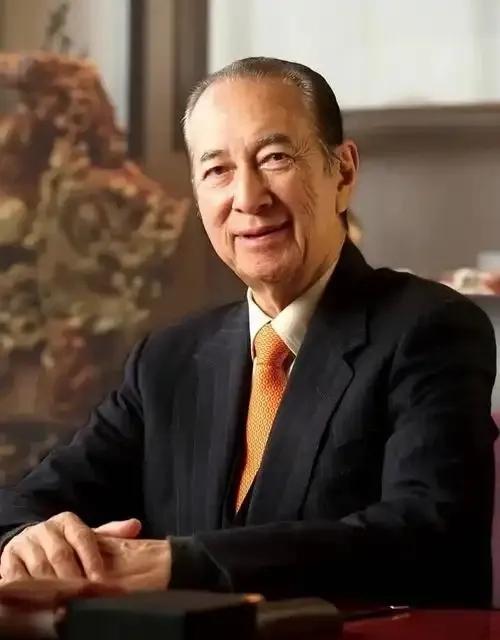 赌王何鸿燊生前曾讲过：“等你赢了2000万打算走时，赌场不会拦你。可就在你转身那