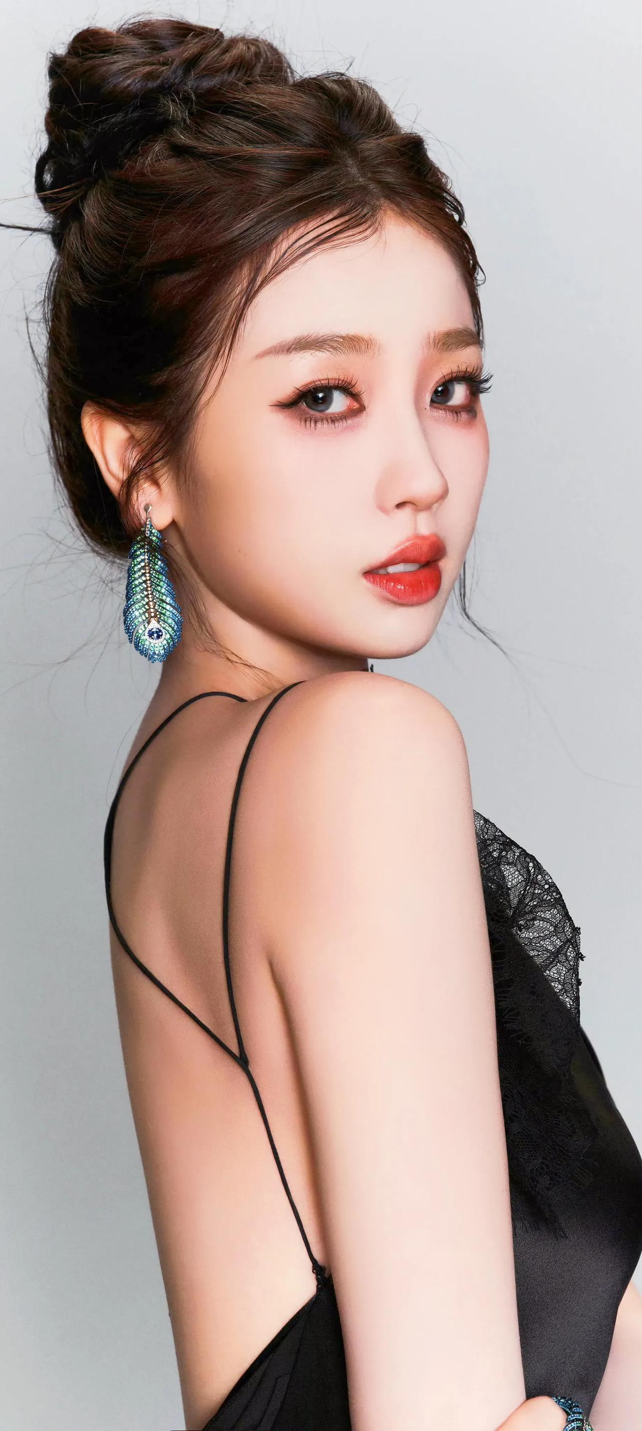 #女明星谁最美# #明星美图# #惊艳女神# #虞书欣#
达人推荐 女主角唇泥