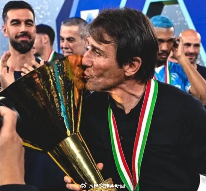 那不勒斯总监曼纳在接受Mediaset采访时谈到了孔蒂的未来问题，他表示：“我们