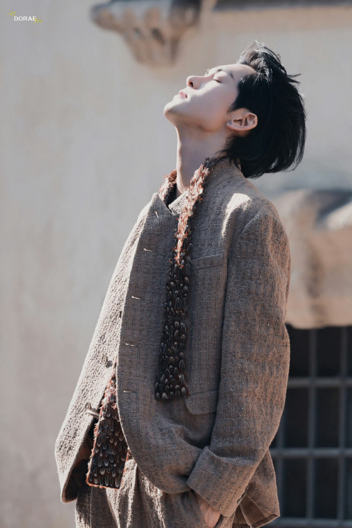 曾舜晞贵公子老钱风 优雅帅气的魅力值直接就已经溢满了屏幕了呀，有一说一曾舜晞贵公