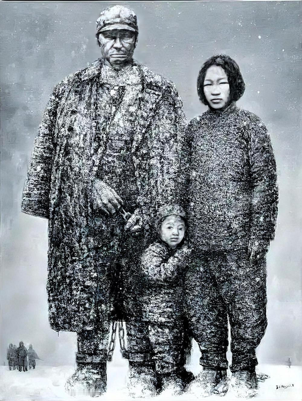 1937年初，日本兵将一家三口押到了刑场上。当父亲被他们砍断脖子后，5岁的小男孩