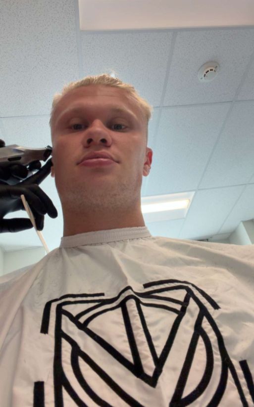 哈兰德大战巴西前理发从头开始！哈兰德大战巴西前理发💇♂️距离对阵巴西的生死战开