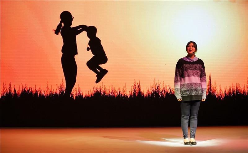 大厂十年上岸编制，才是普通人的顶配人生？
 
年轻时拼进大厂，拿高薪、见世面、攒