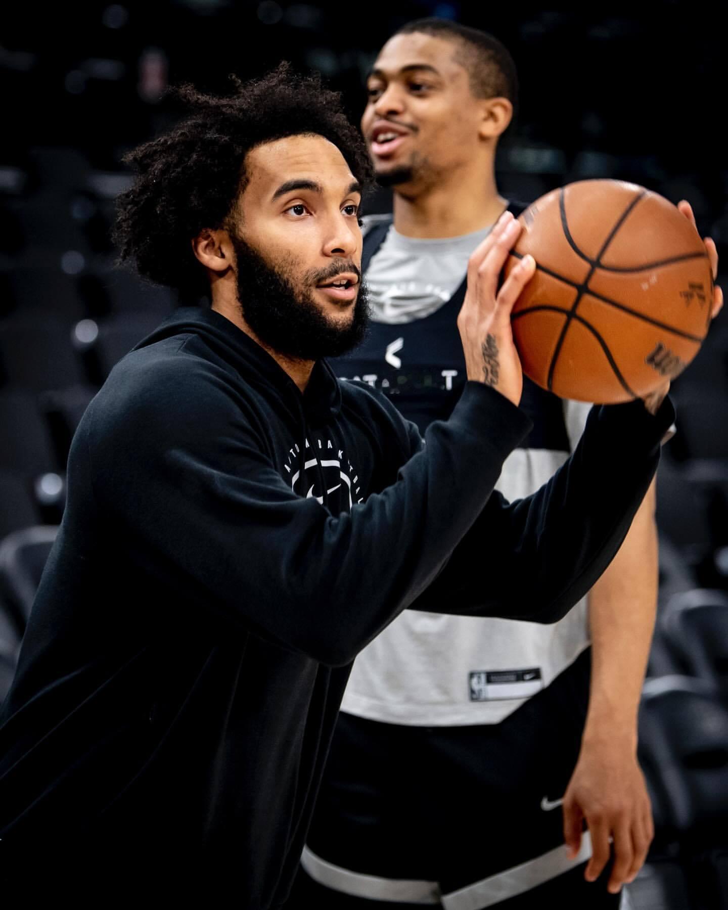 马刺官方晒出了球员们今天的赛前训练照🏀超话创作官 ｜马刺vs快船