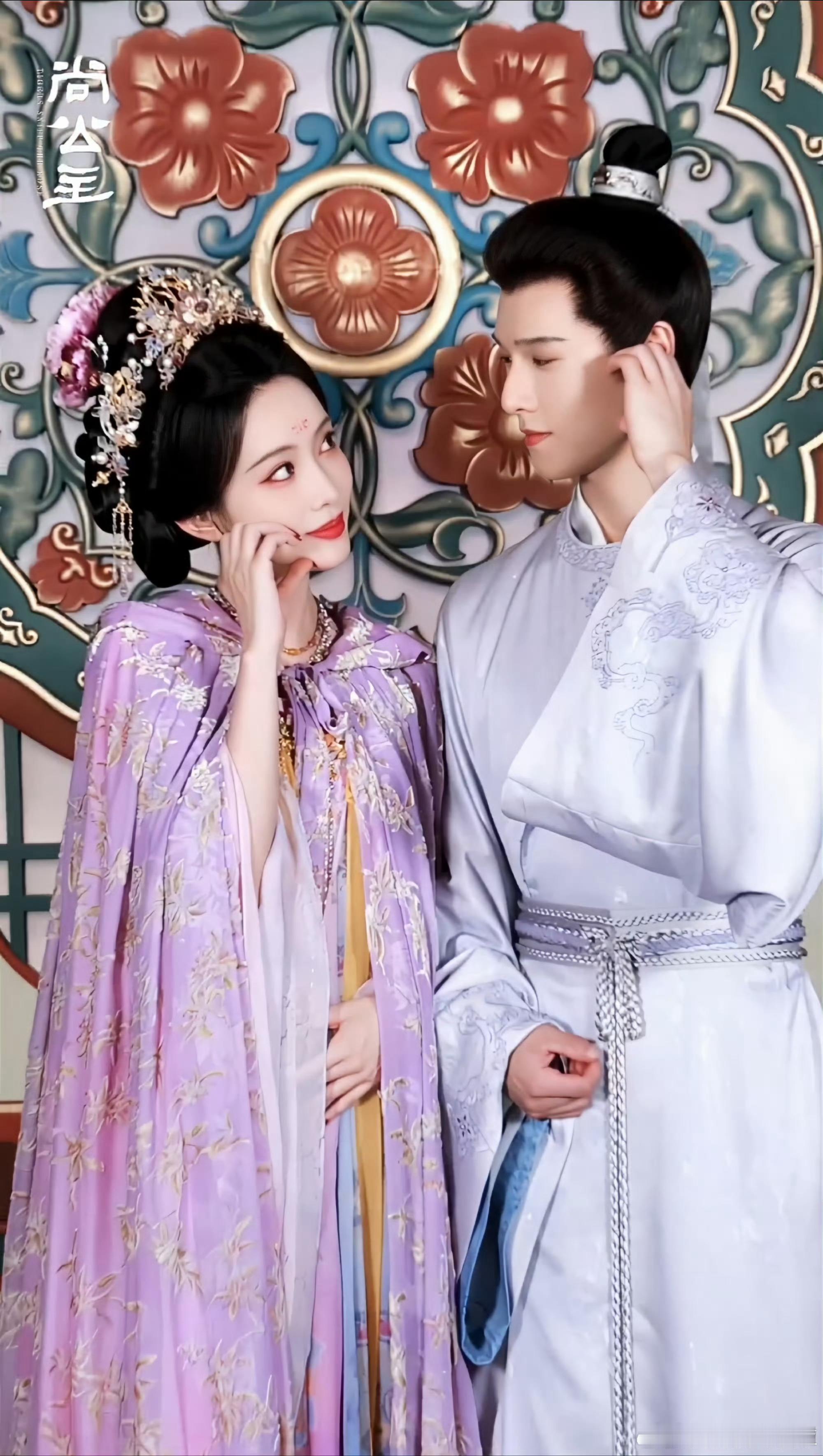 昀牵孟绕连入围都出双入对 我们昀牵孟绕作品《九重紫》《奔跑吧13》两部入围，昭昭