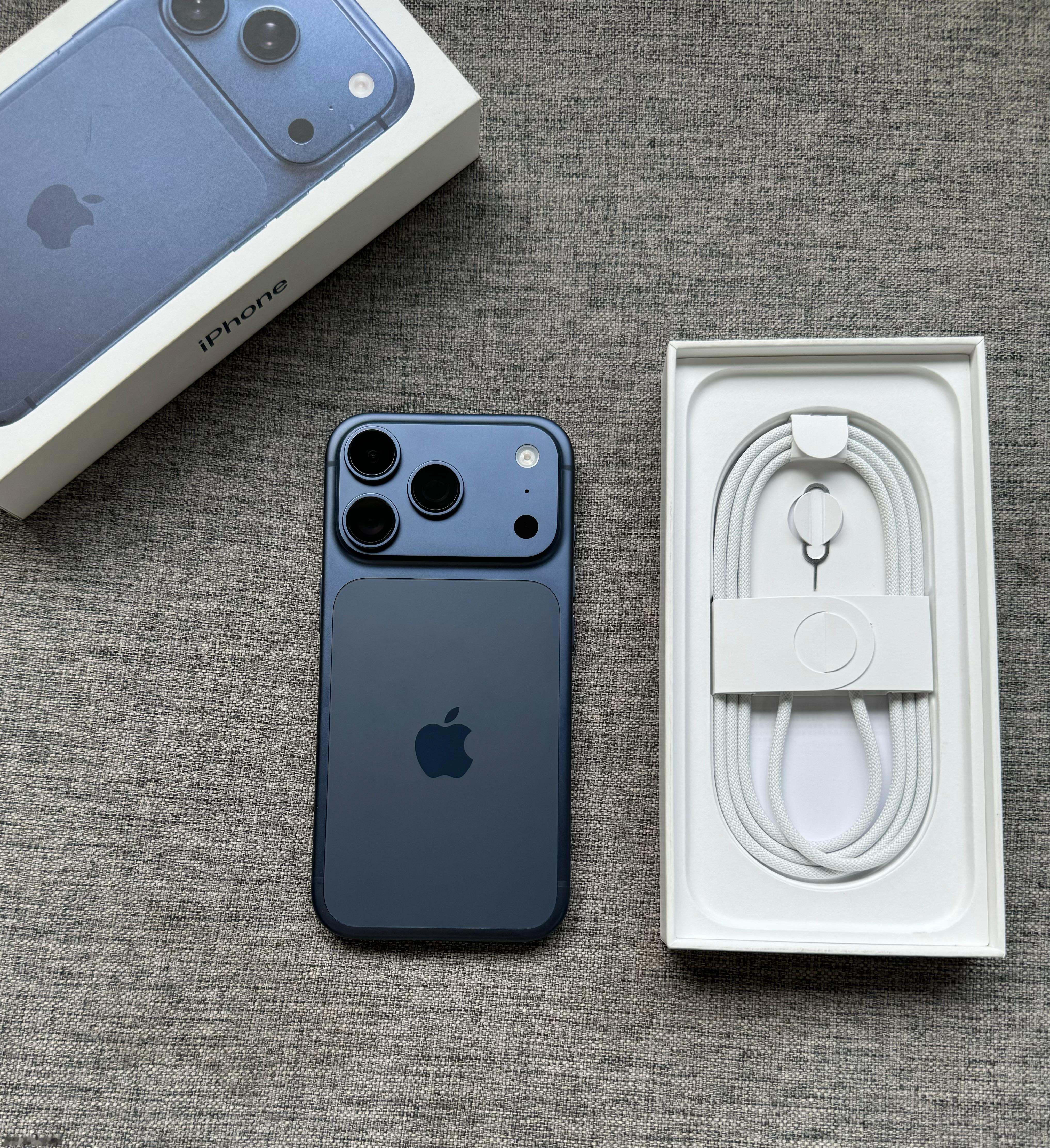 国行iPhone 17 Pro  256G 深蓝色，仅激活未使用，电池0循环，盒