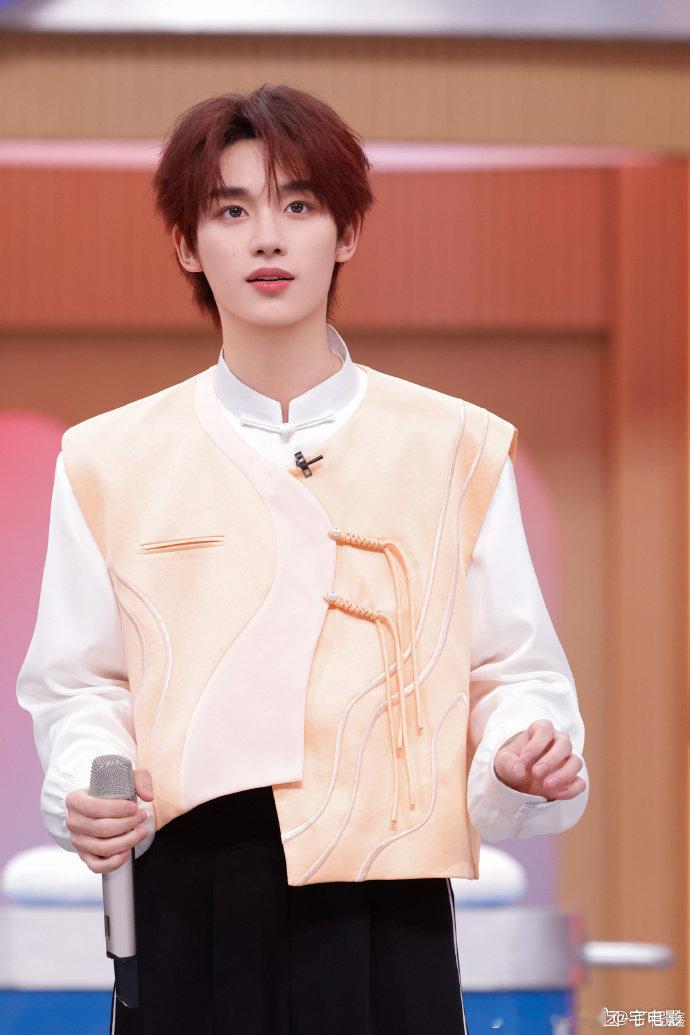 丁程鑫我真不是诡秘被丁程鑫的求生欲笑到！拼命说自己不是诡秘，努力的样子超有梗你好