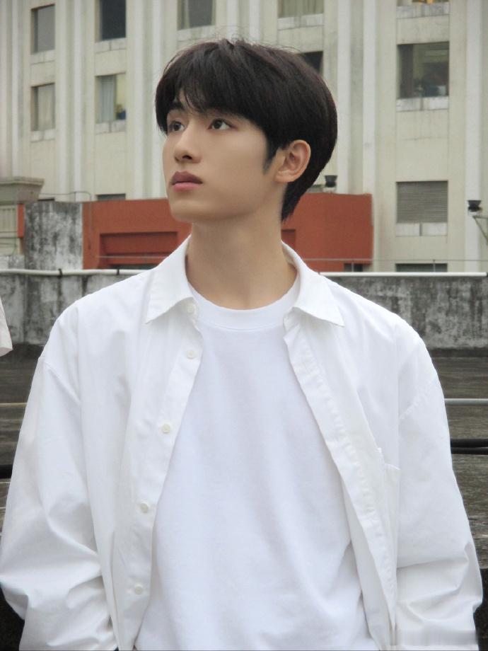 董思成的演技真的藏不住！眼角的酸涩感精准击中人心，这波古早校园人设适配度满分 