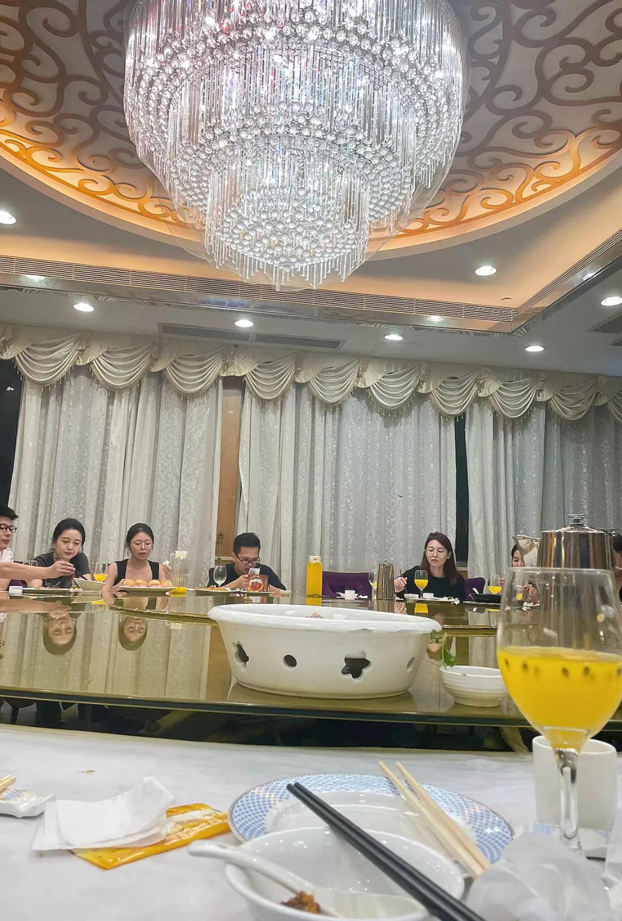 饭局和酒桌上，可以提升的12个细节！

1、请人吃饭借口去洗手间把账结了，会比当
