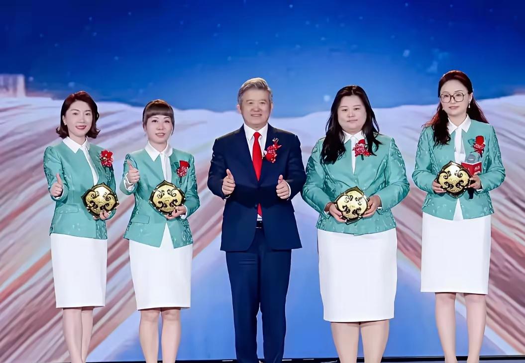 被公司捧成国宝的保险销冠，竟联手骗局卷走3亿，同事富豪全中招
 
保险圈彻底炸锅