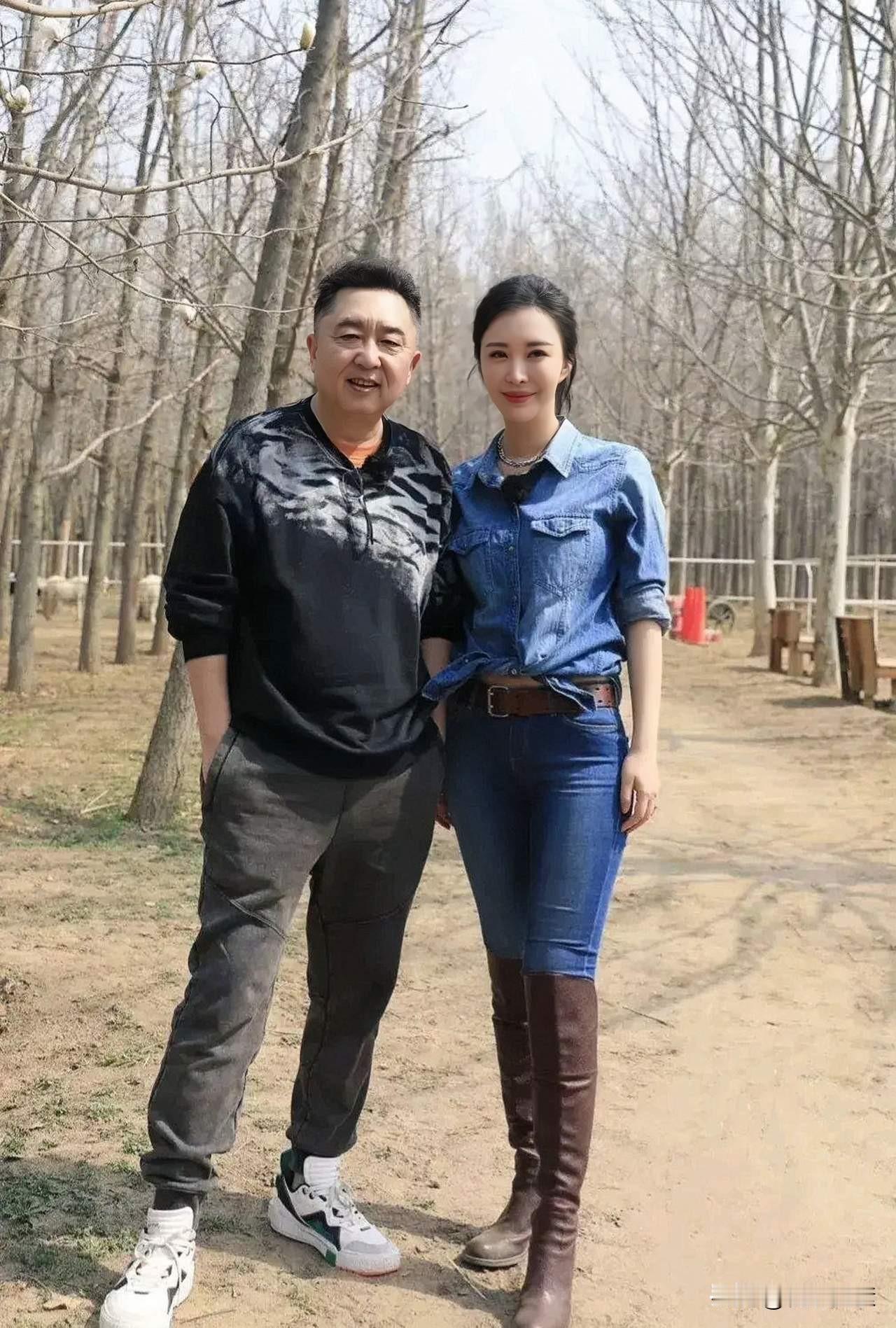 同为中国豪门贵妇圈顶流，
王石夫人田朴珺和邹拳王夫人冉莹颖，
哪个贵族气质更强一