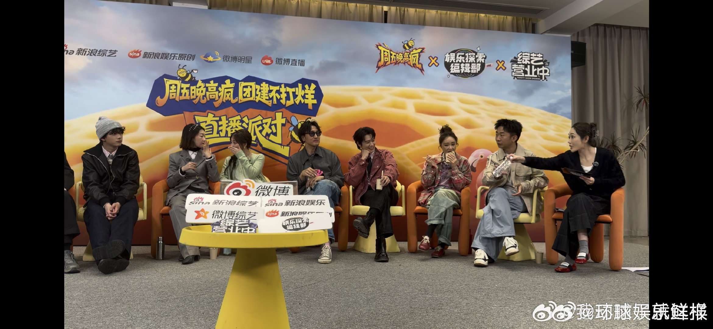 杨迪回应自己当编剧娱乐探索编辑部周五晚高疯杨迪真的没有瓶颈期！直播回应编剧工作，