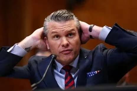 史上首次！
这次来华的美国官员中
国防部长赫格塞思受人瞩目
这是历史上首次美国国