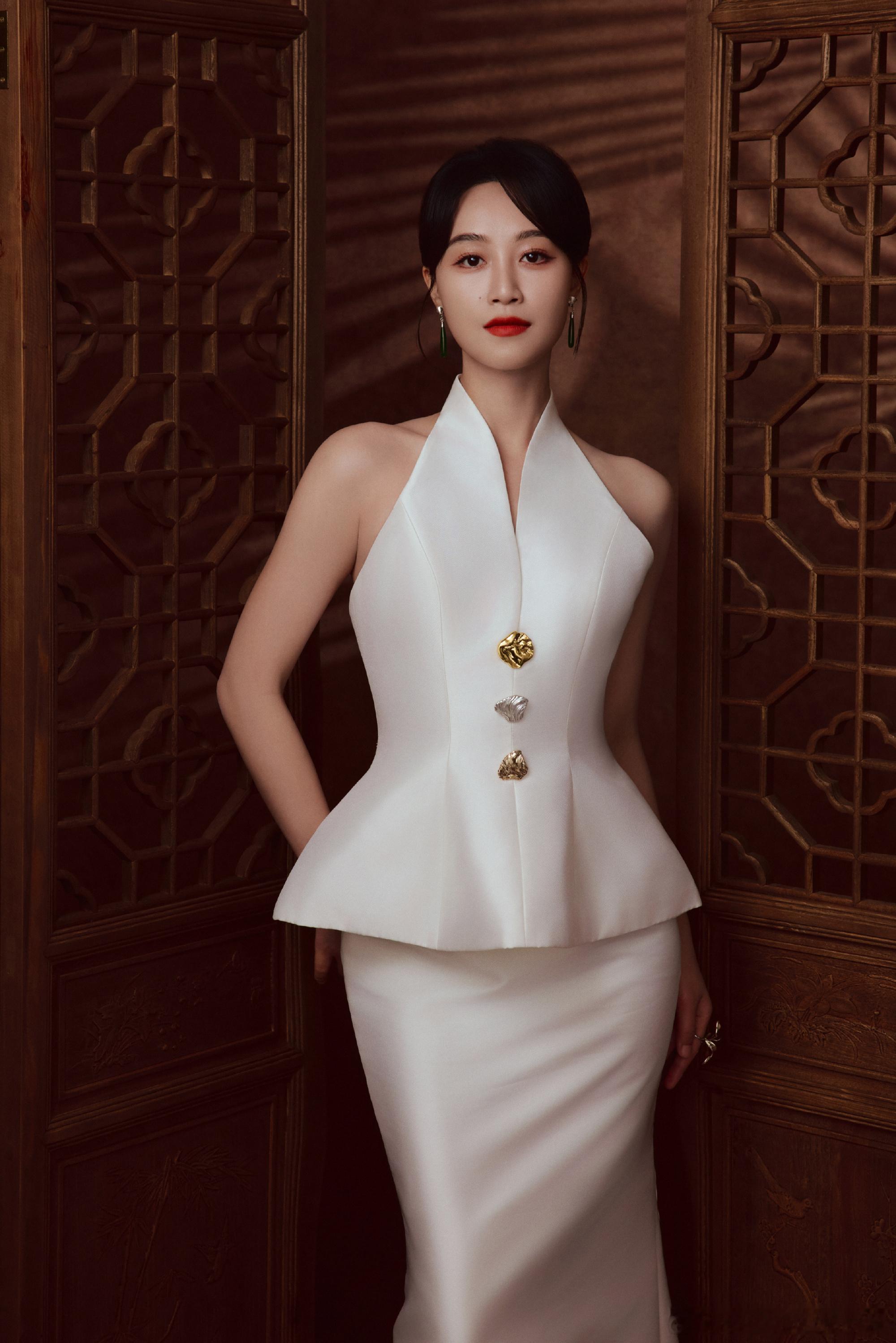蓝盈莹乌兰图雅聊乘风赛制不要被赛制定义，要被自己定义。乌兰图雅的眼泪与蓝盈莹的清