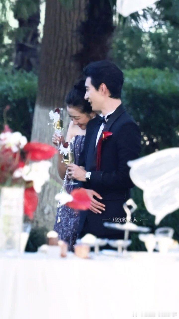 关晓彤陈星旭在我手机结了一天的婚关晓彤陈星旭在我手机里结一天婚了新娘笑倒在新郎身