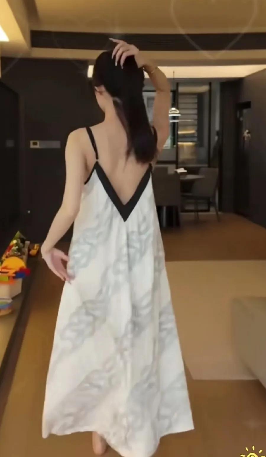 这款睡衣都被带火了，太瘦的女人穿不出曾医生的那种韵味，还得是微胖的女人穿着，更显