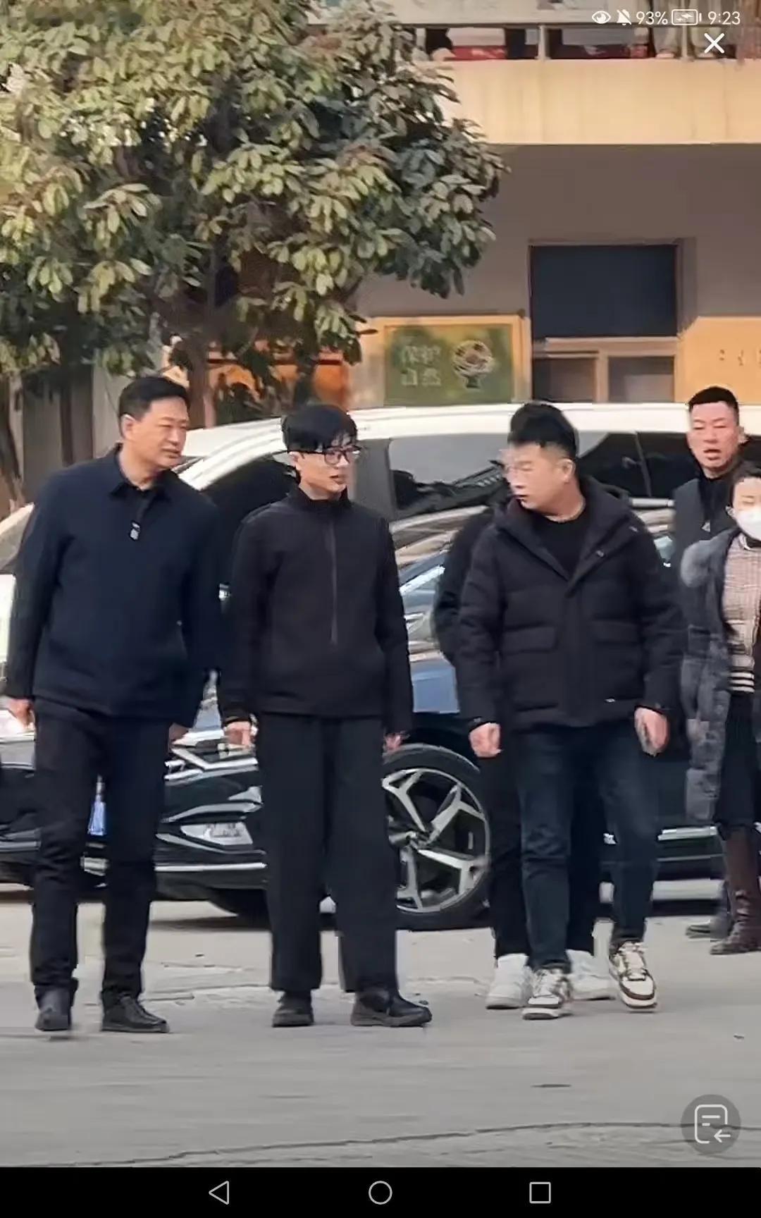 郭有才今天上午不声不响的到菏泽儿童福利院捐款捐物又把慈善做了，没有合影也没有什么