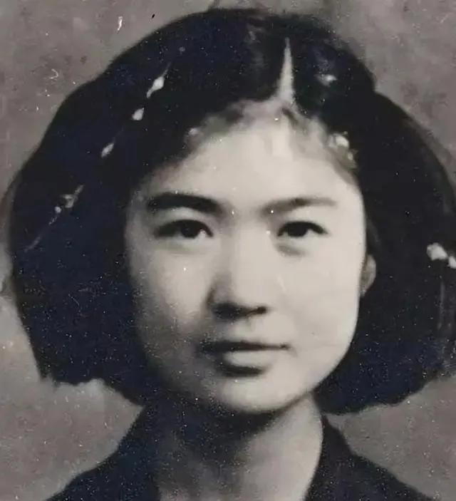 刘胡兰的一生虽只有短短十五年，但她身后的家庭故事却延续了近80年，1947年她在