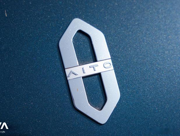 【问界汽车：华为与赛力斯达成新五年合作】财联社10月1日电，问界汽车宣布，9月3
