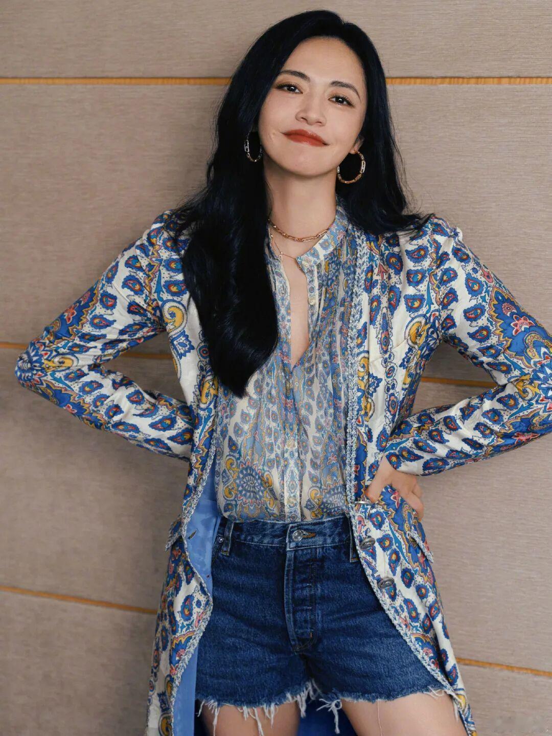 其实多年前，姚晨和曹郁就结束了婚姻关系，考虑到当时孩子年幼，未做对外公布。

这