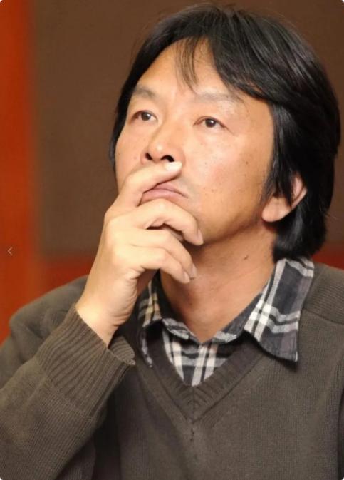 刘震云说：“真正有大福气的女人，
婚姻多半都不顺，
不是她长得不好，
也不是没有