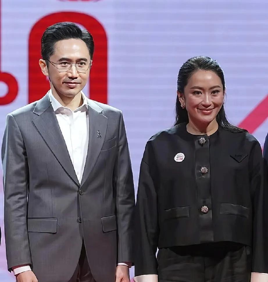 就在今早，佩通坦现身为泰党总部并公开了三名候选人，意外的是，佩通坦姐夫并不参选，