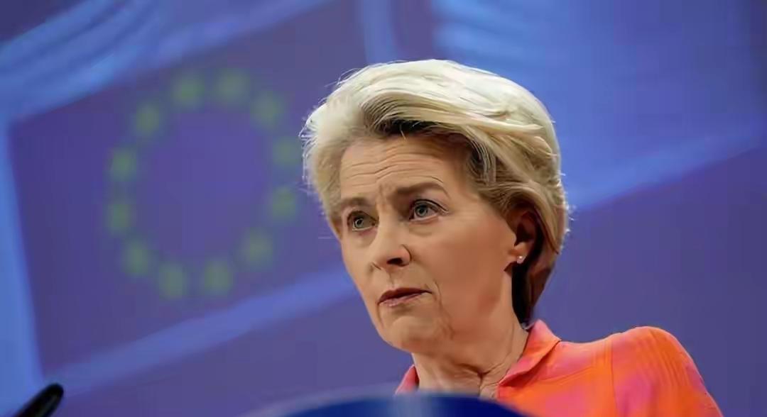 英军航母出动，英法德意联手抗美，斯塔默冯德莱恩给特朗普立规矩