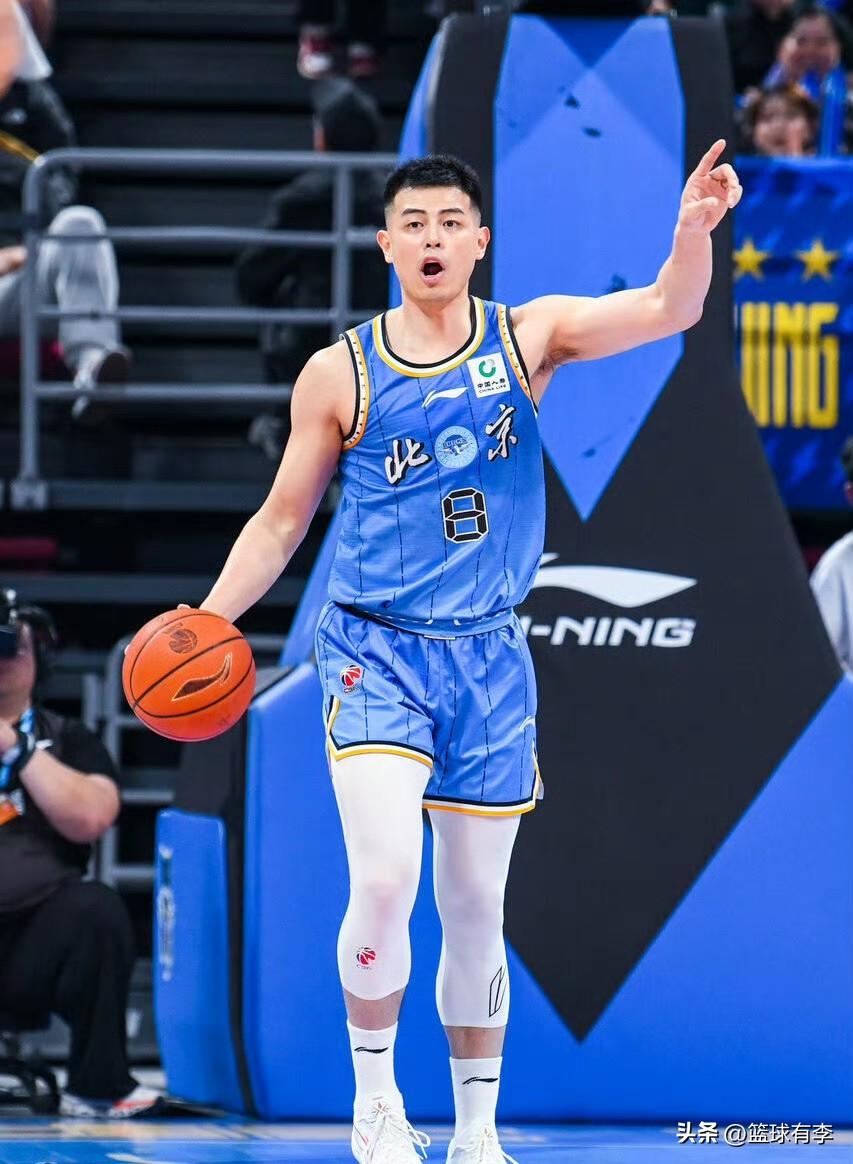 尘埃落定，方硕加盟NBL，官方声明还得看首钢的！
北京男篮官方宣布方硕加盟NBL