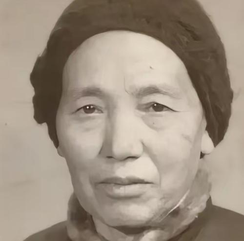 1941年，山东一伪乡长嫁女儿，任大娘被请去帮忙。期间，一个伪军告诉她，马上要放